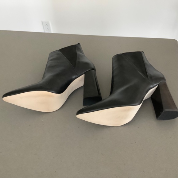 Steve Madden Black Leather High Heeled Bootie Size 9.5M - Picture 6 of 7